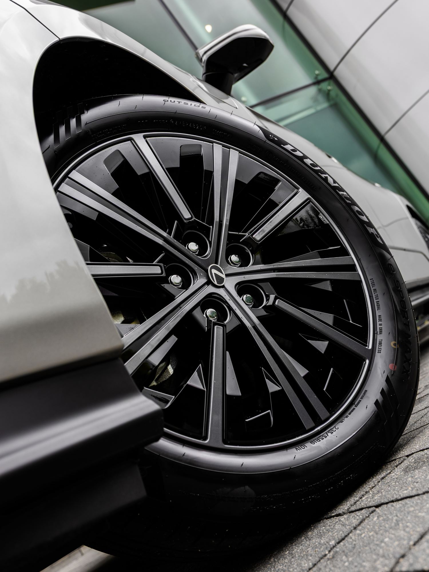 Lexus ES alloy wheel detail